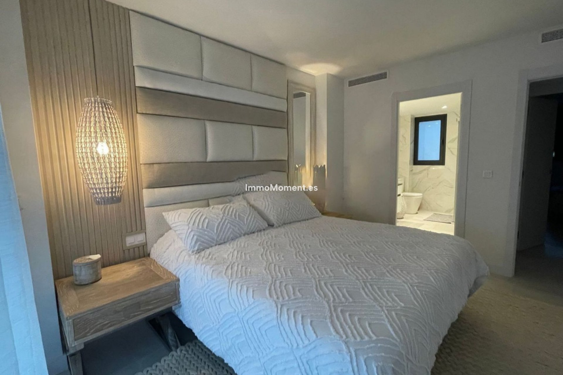 Resale - Apartment - Estepona - Selwo