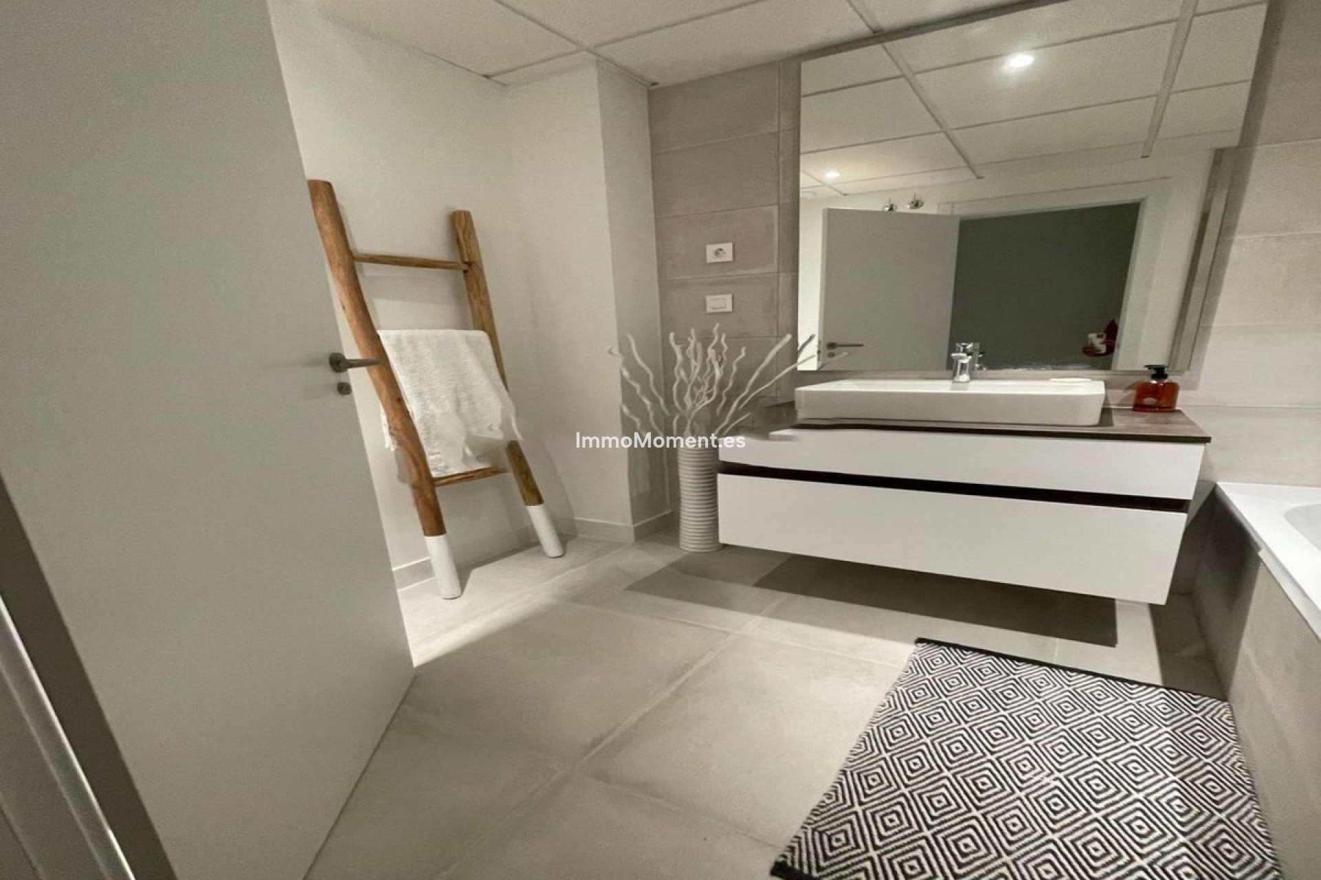 Resale - Apartment - Estepona - Selwo