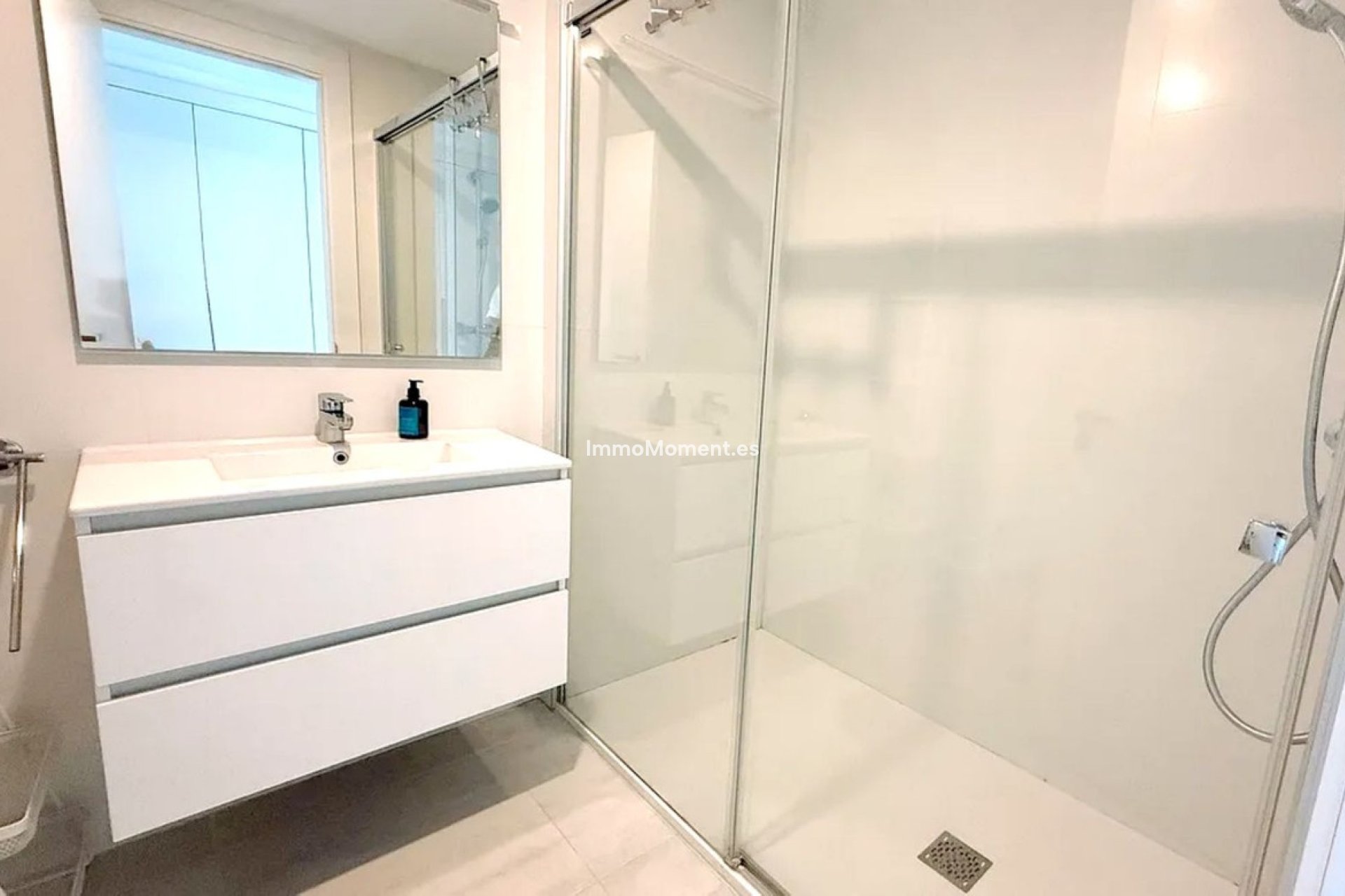 Resale - Apartment - Estepona - Selwo