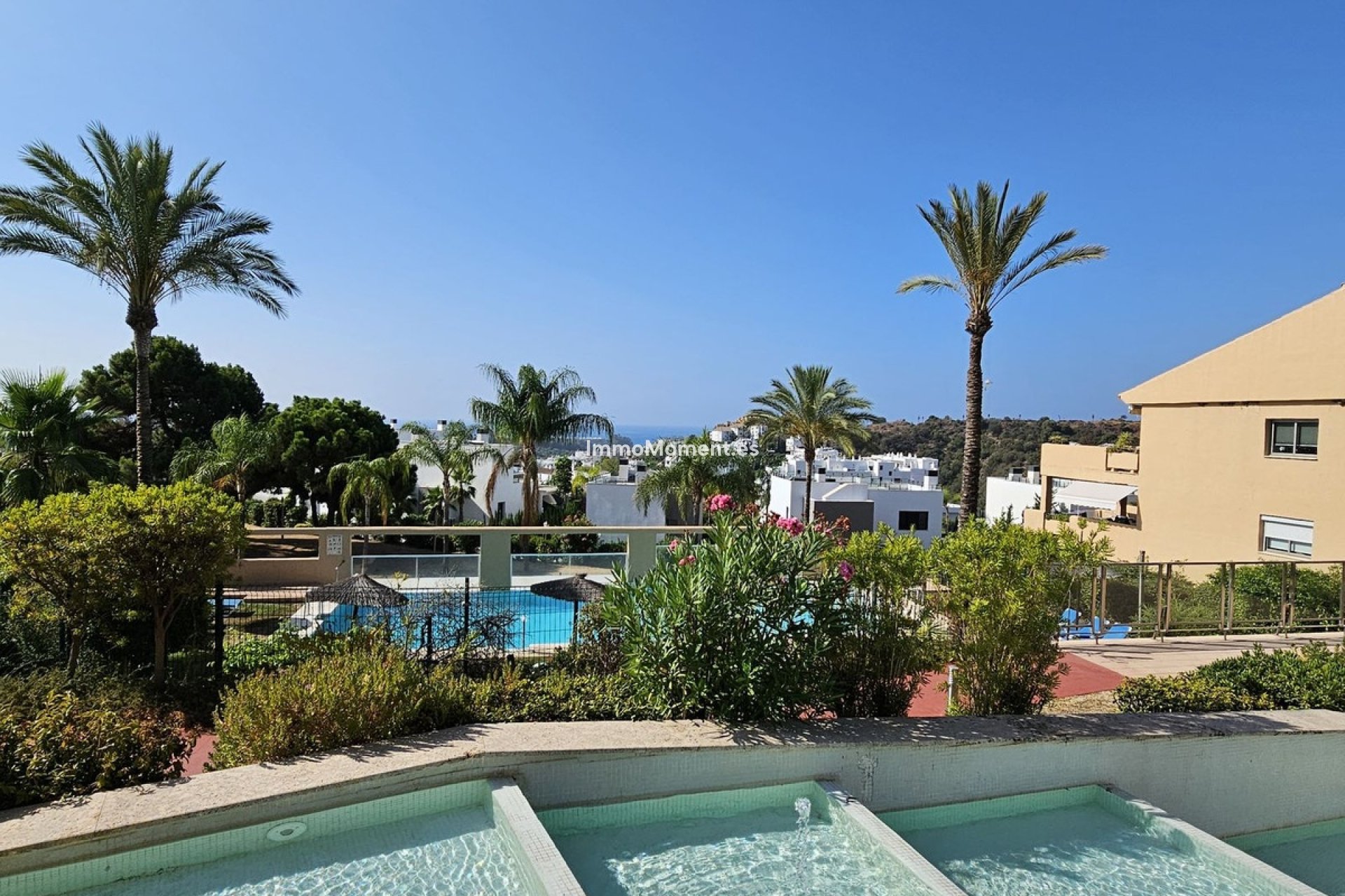 Resale - Apartment - Estepona - Selwo