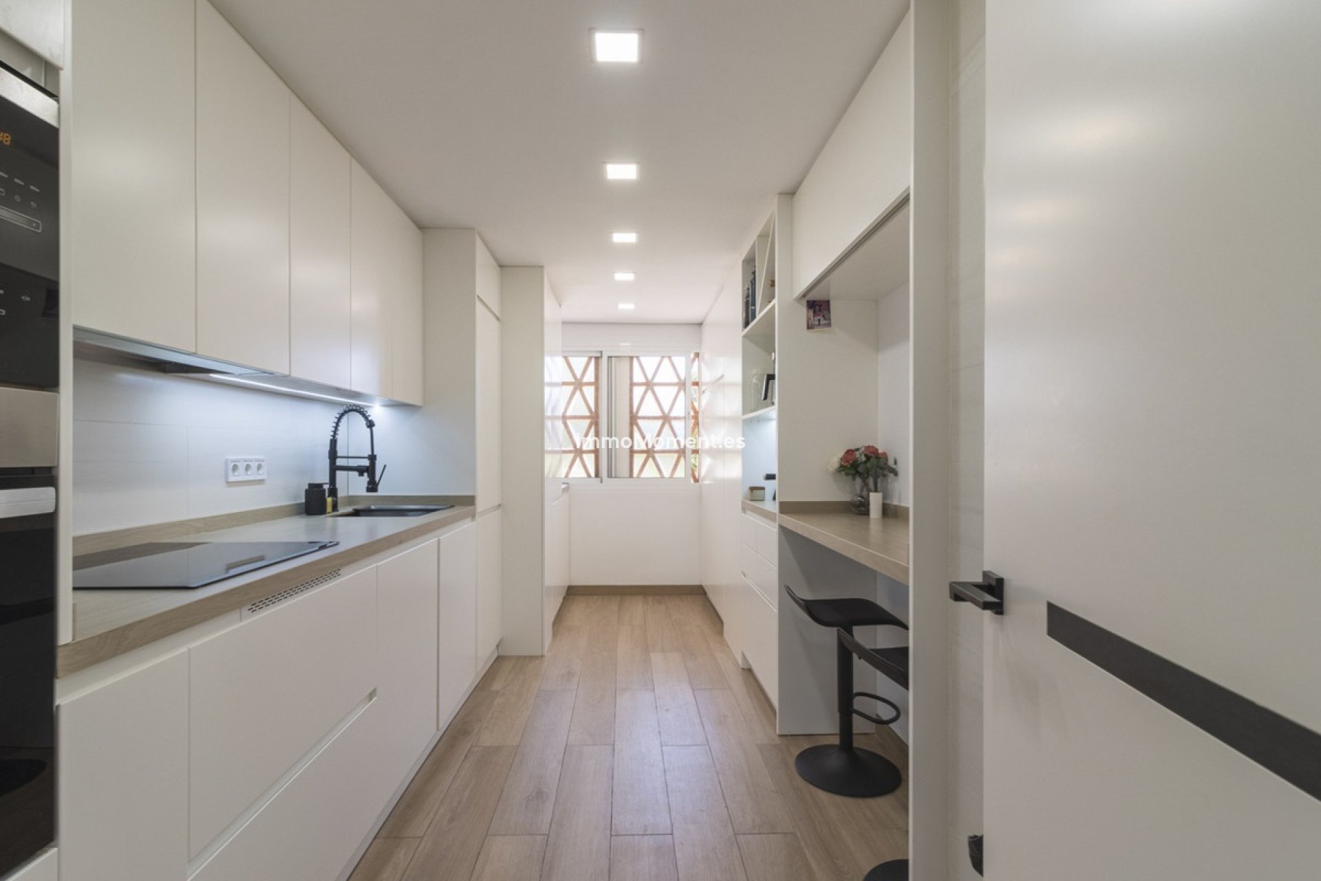 Resale - Apartment - Estepona - Selwo