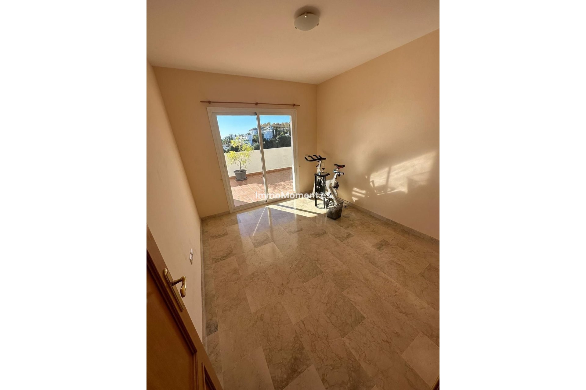 Resale - Apartment - Estepona - Selwo