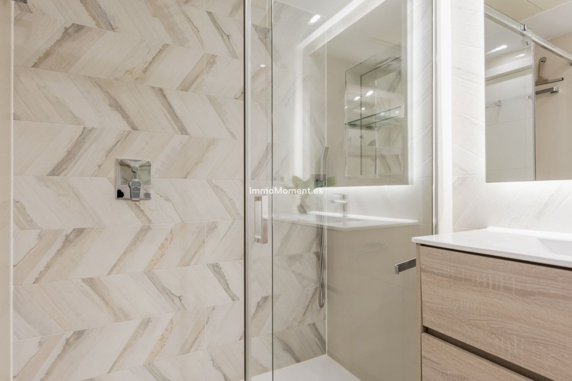 Resale - Apartment - Estepona - Selwo