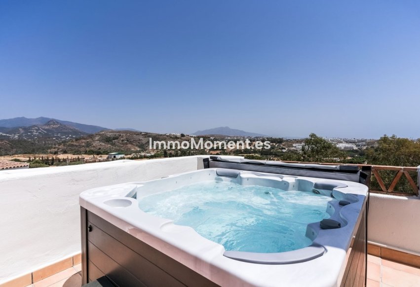 Resale - Apartment - Estepona - Selwo