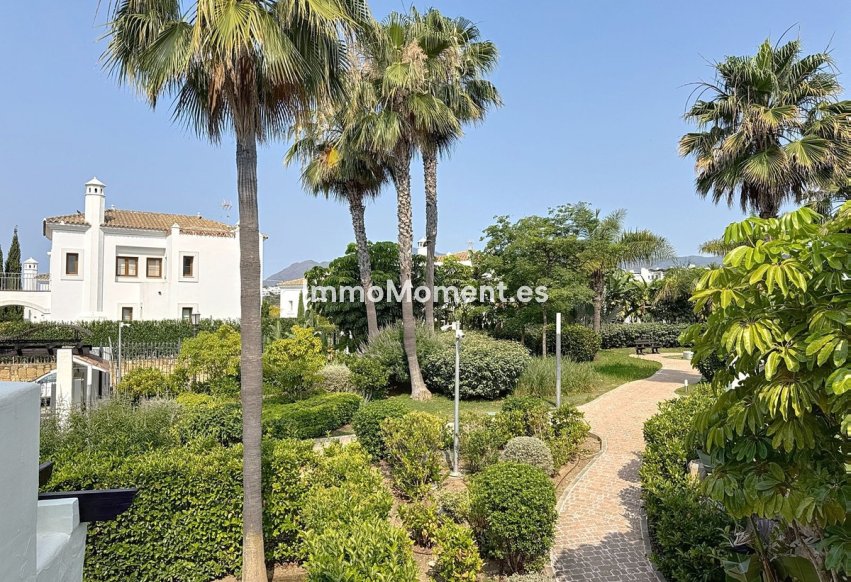 Resale - Apartment - Estepona - Selwo