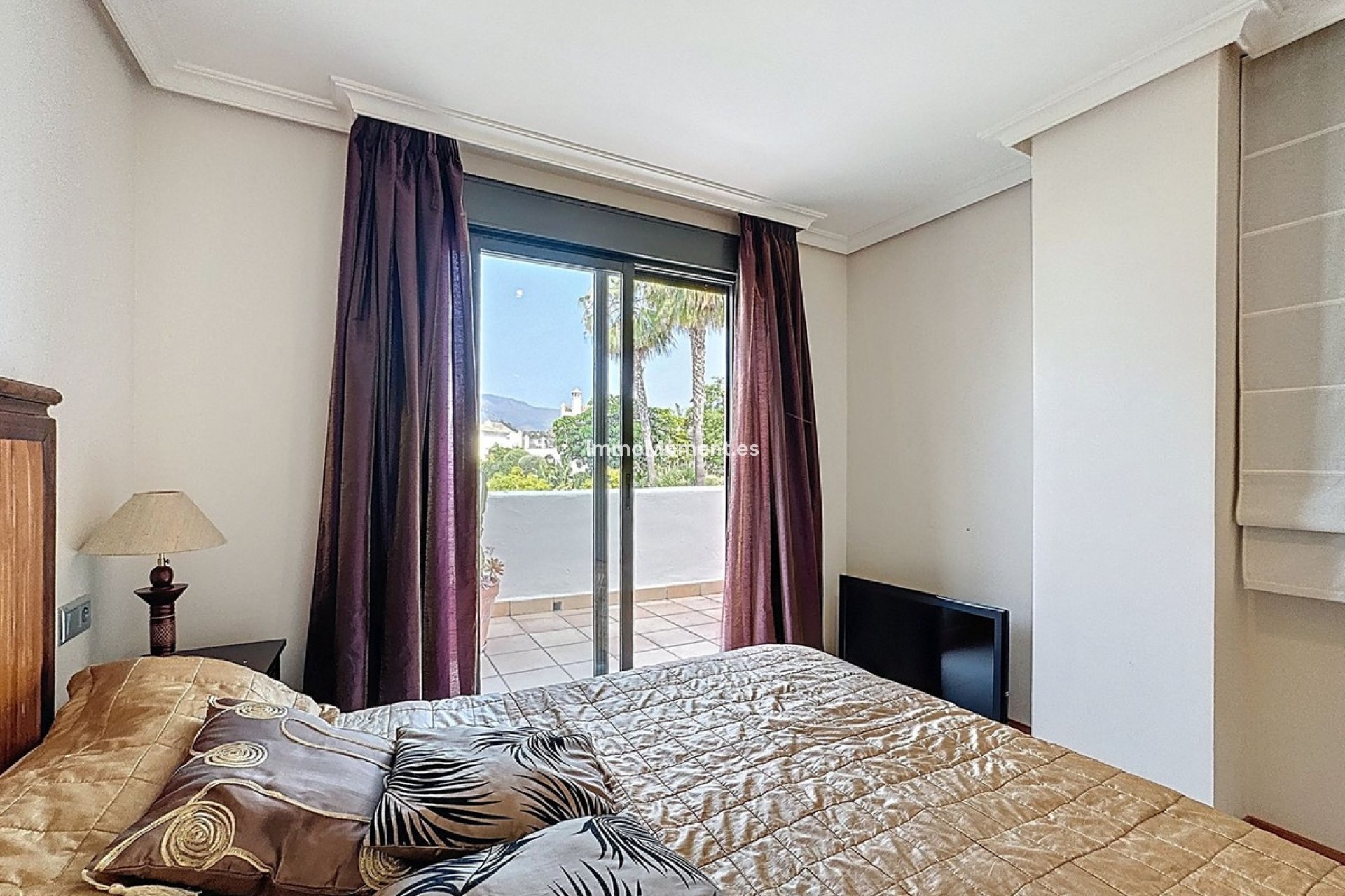 Resale - Apartment - Estepona - Selwo