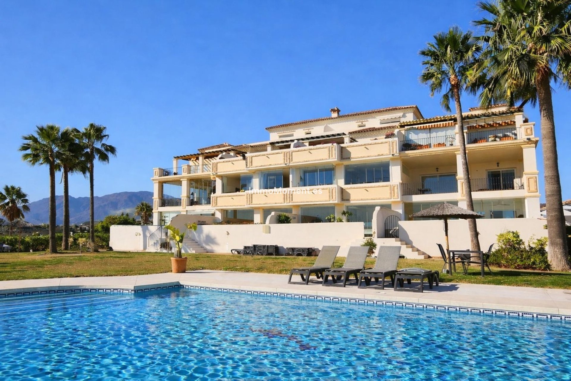 Resale - Apartment - Estepona - Selwo