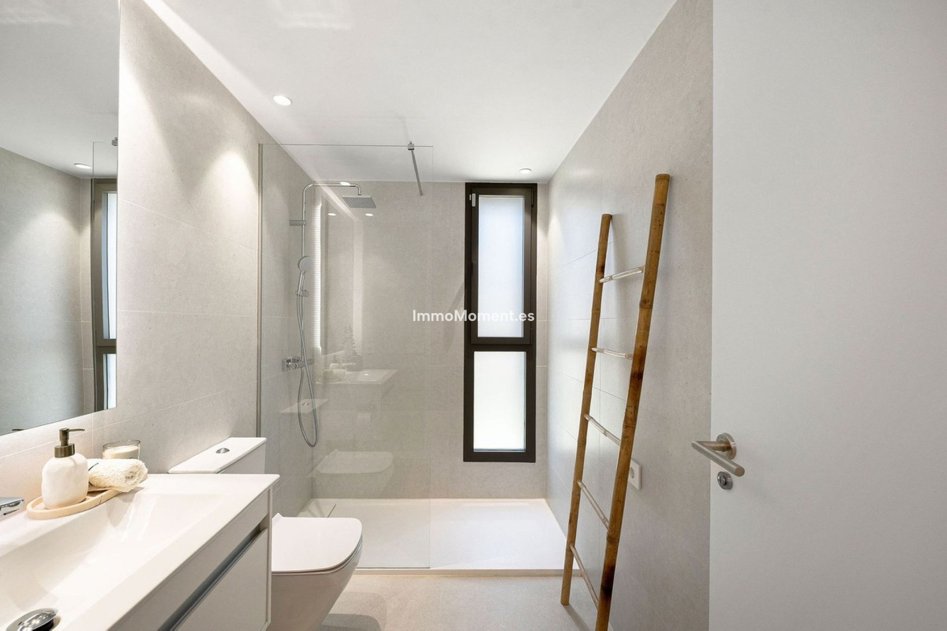 Resale - Apartment - Estepona - Selwo