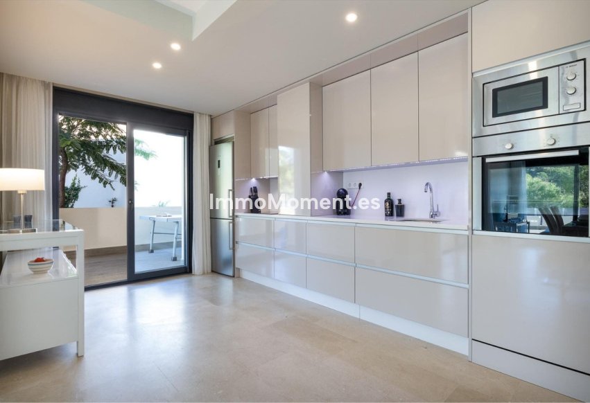 Resale - Apartment - Estepona - Selwo