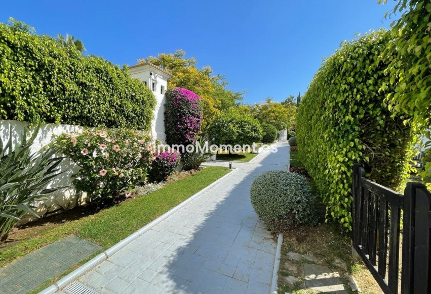 Resale - Apartment - Estepona - Selwo