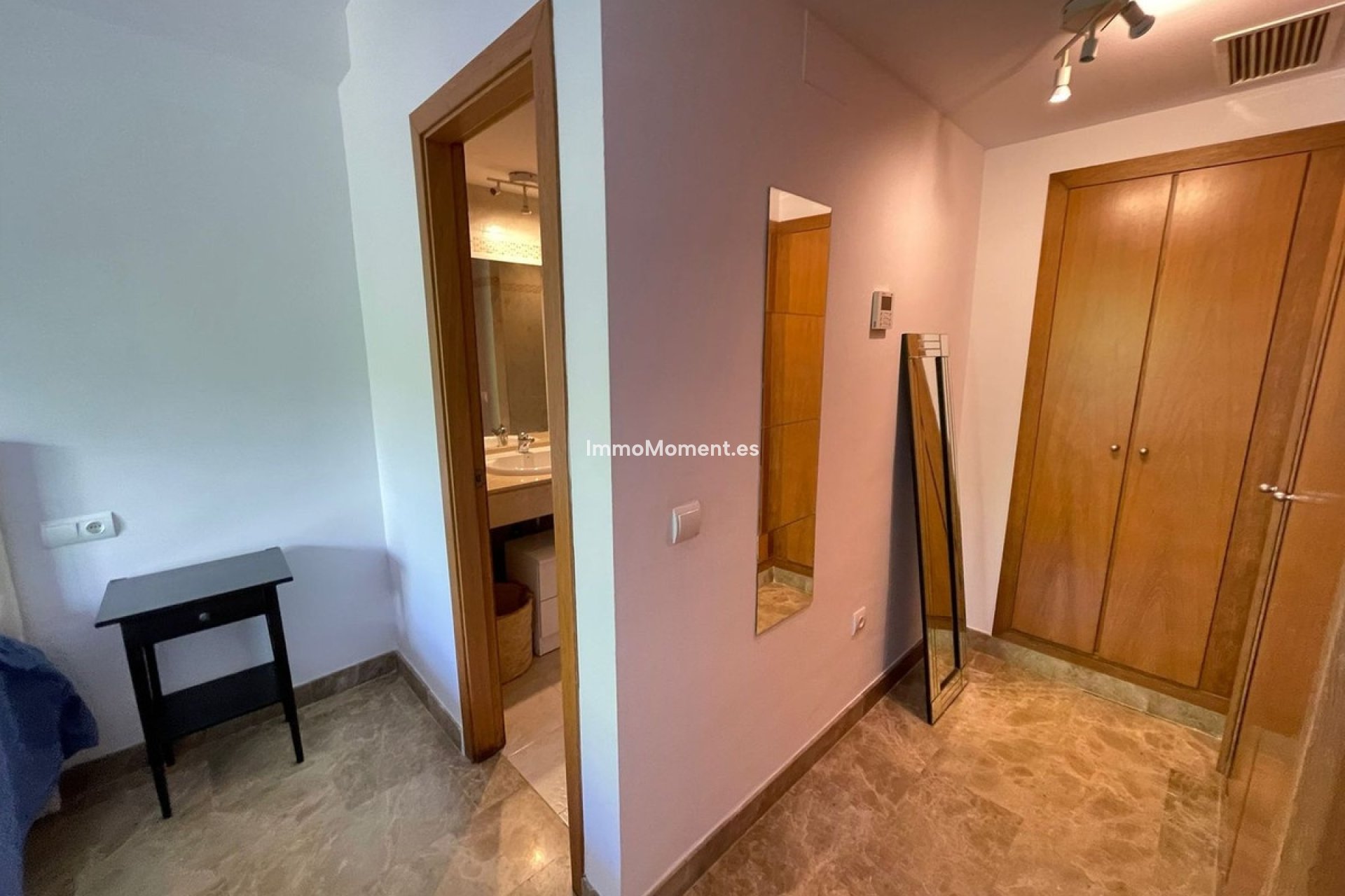 Resale - Apartment - Estepona - Selwo