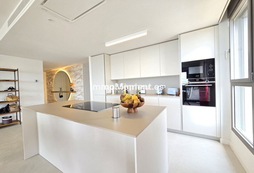 Resale - Apartment - Estepona - Selwo