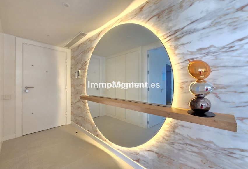 Resale - Apartment - Estepona - Selwo