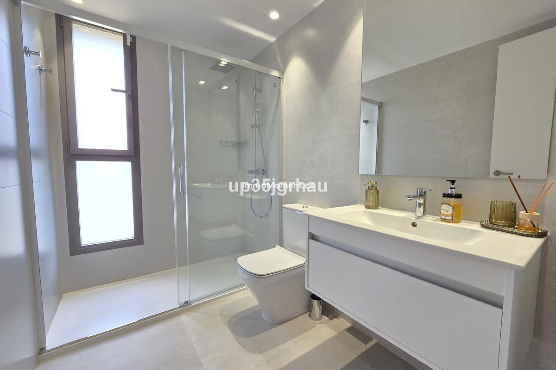 Resale - Apartment - Estepona - Selwo