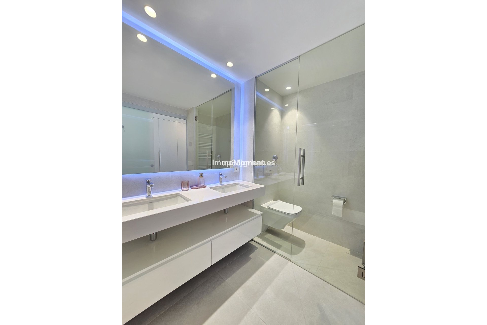 Resale - Apartment - Estepona - Selwo