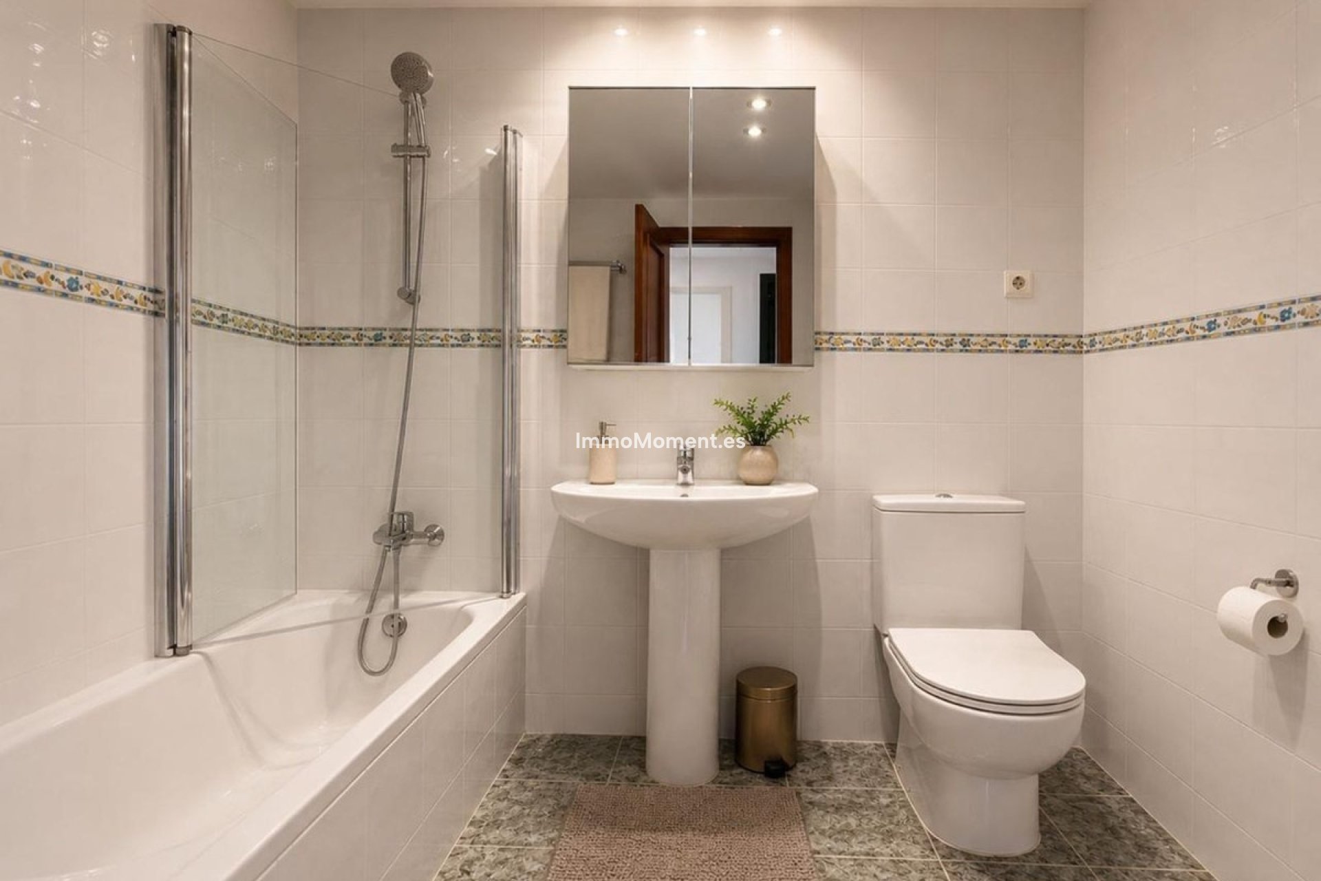 Resale - Apartment - Estepona - Selwo