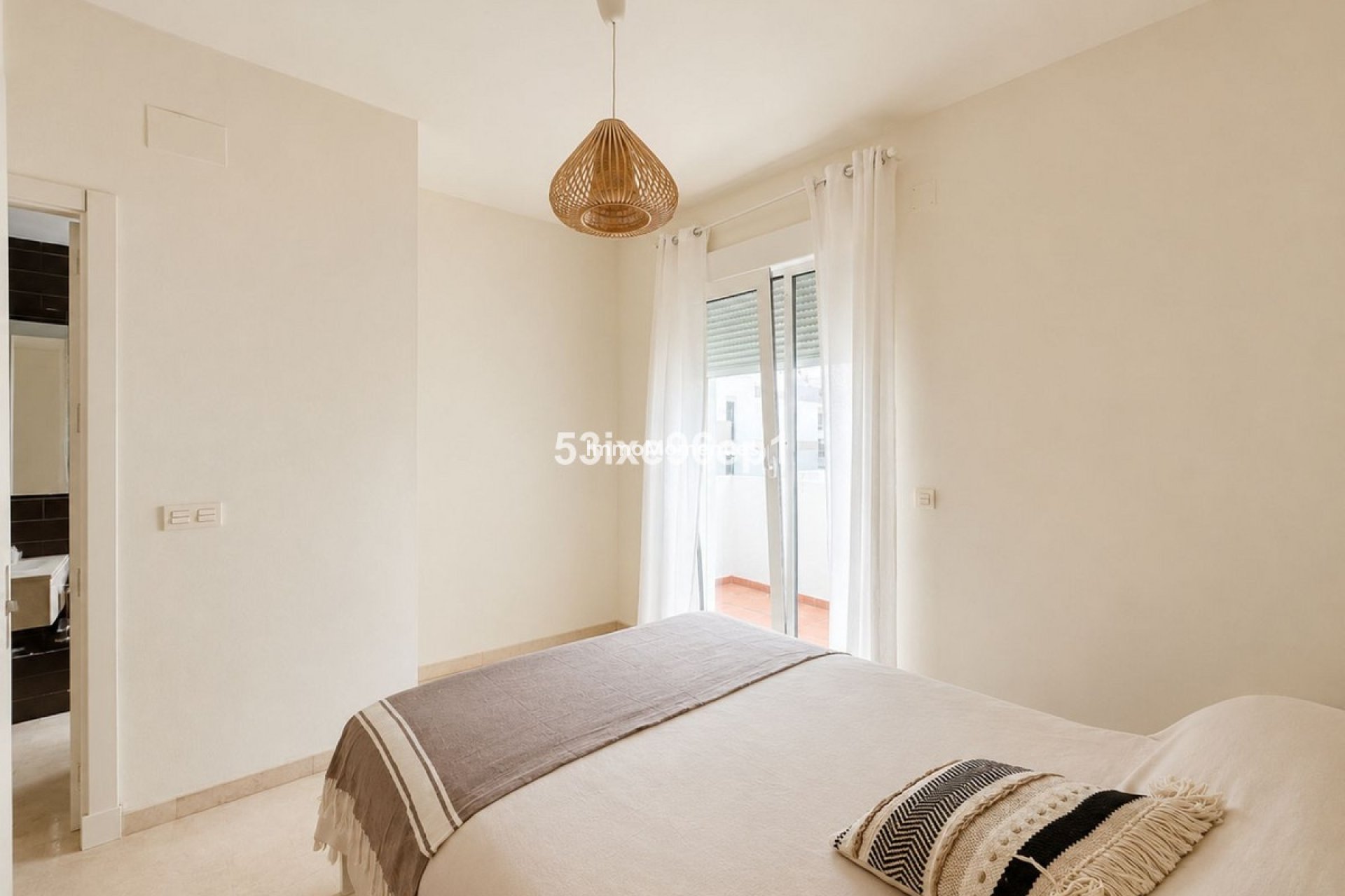 Resale - Apartment - Estepona - Valle Romano