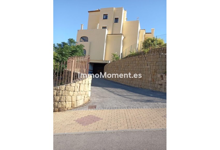 Resale - Apartment - Estepona - Valle Romano