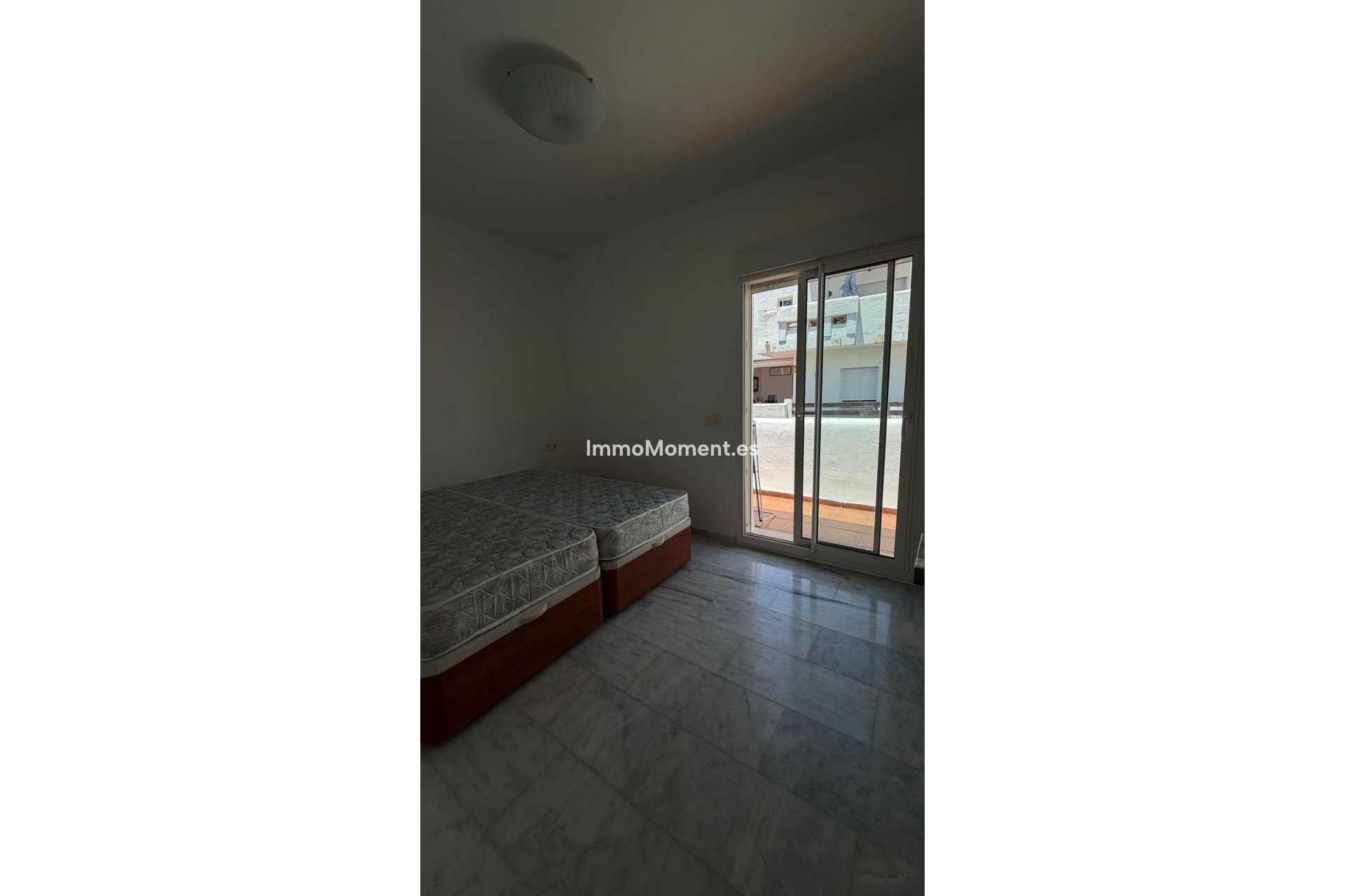 Resale - Apartment - Estepona - Valle Romano