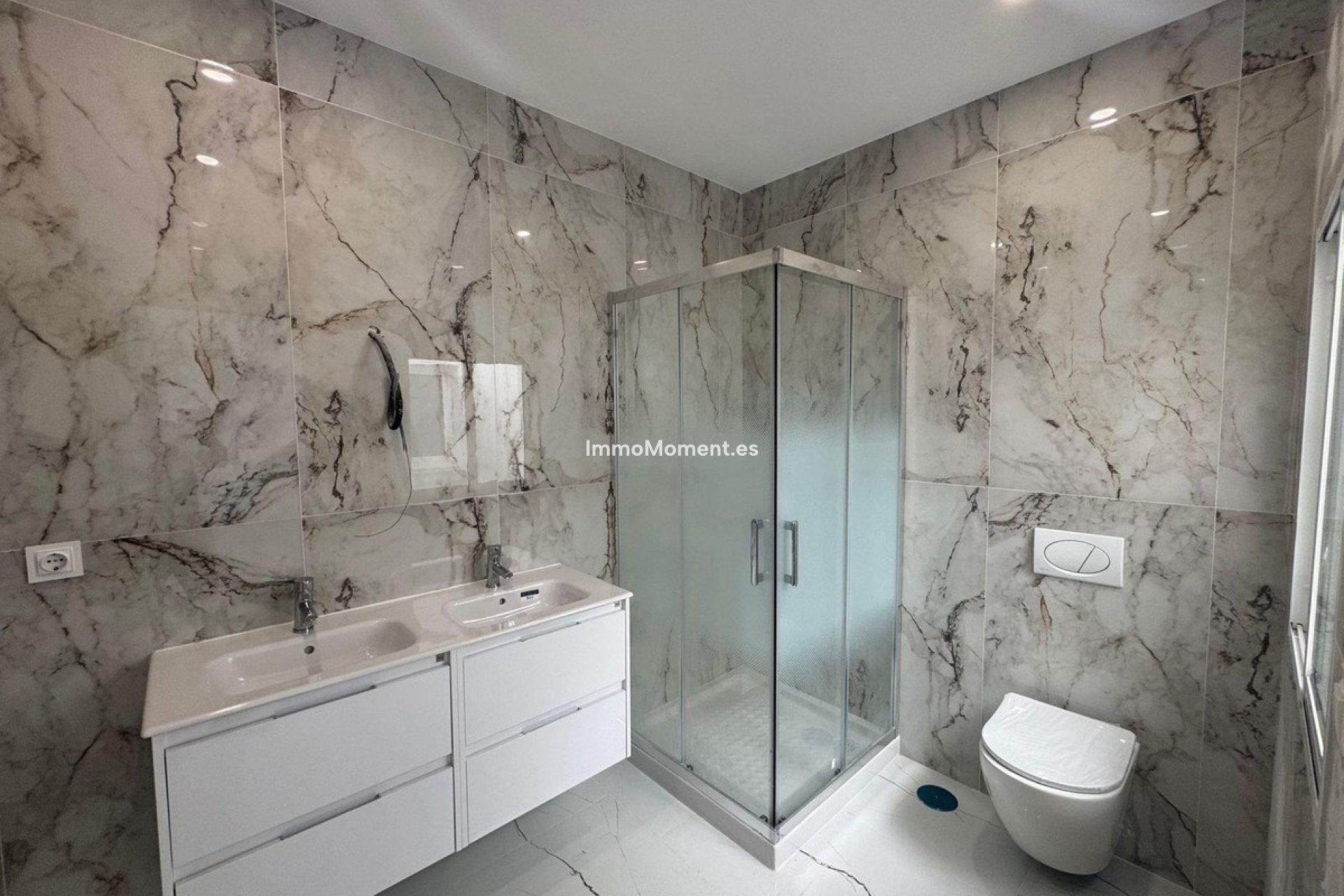 Resale - Apartment - Inland  - Alhaurín el Grande Centro