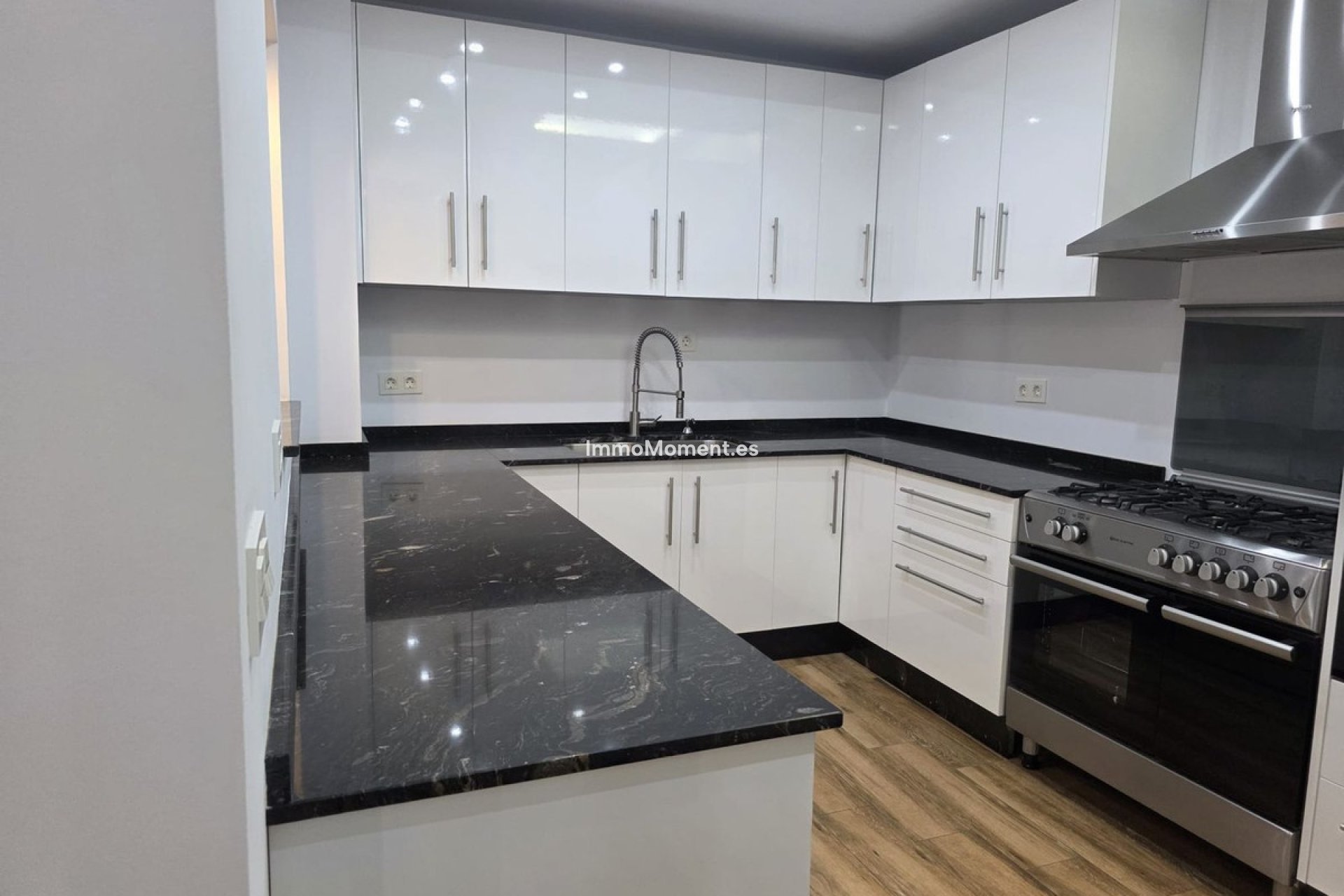 Resale - Apartment - Inland  - Coín