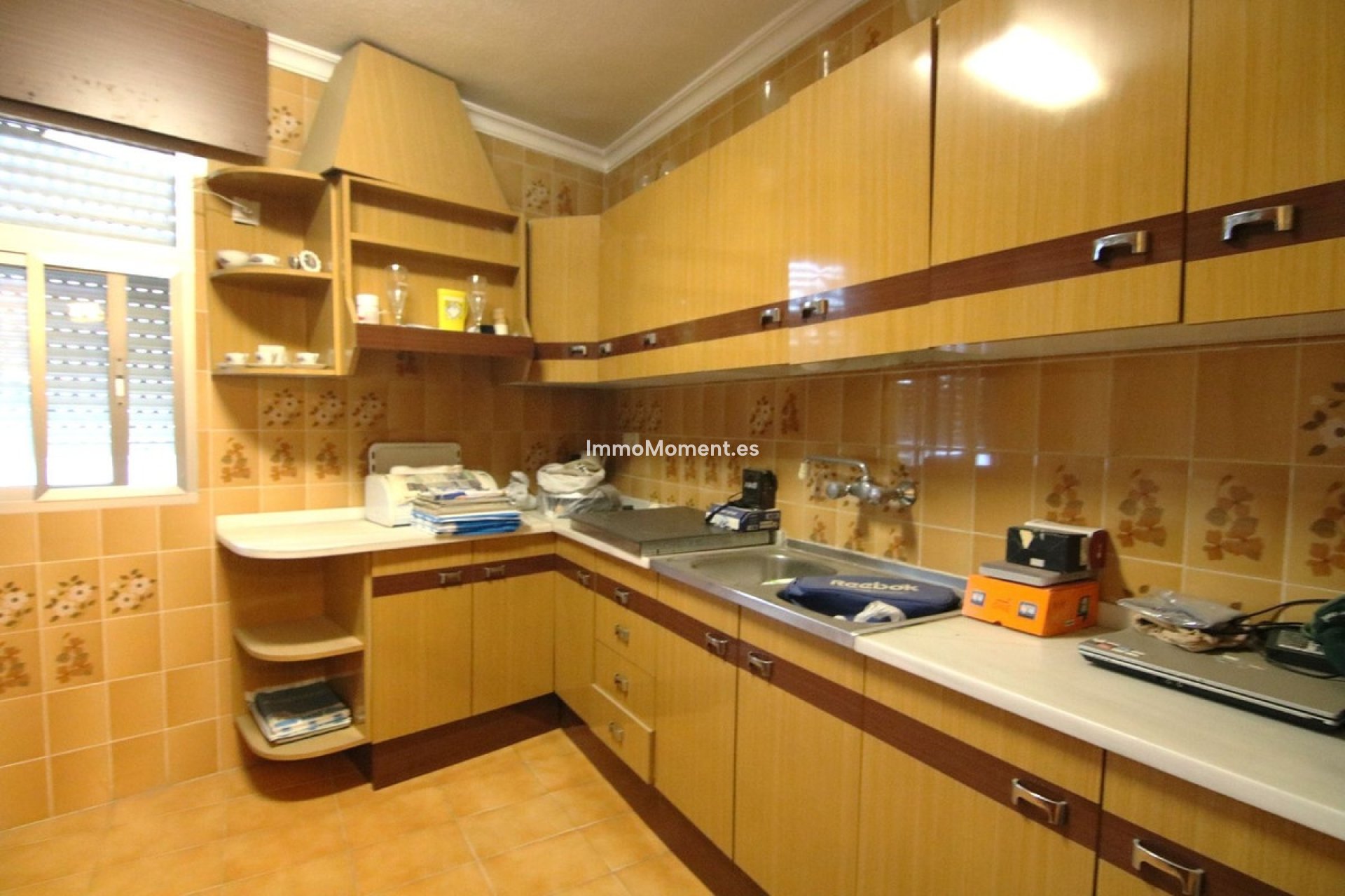 Resale - Apartment - Inland  - Guaro