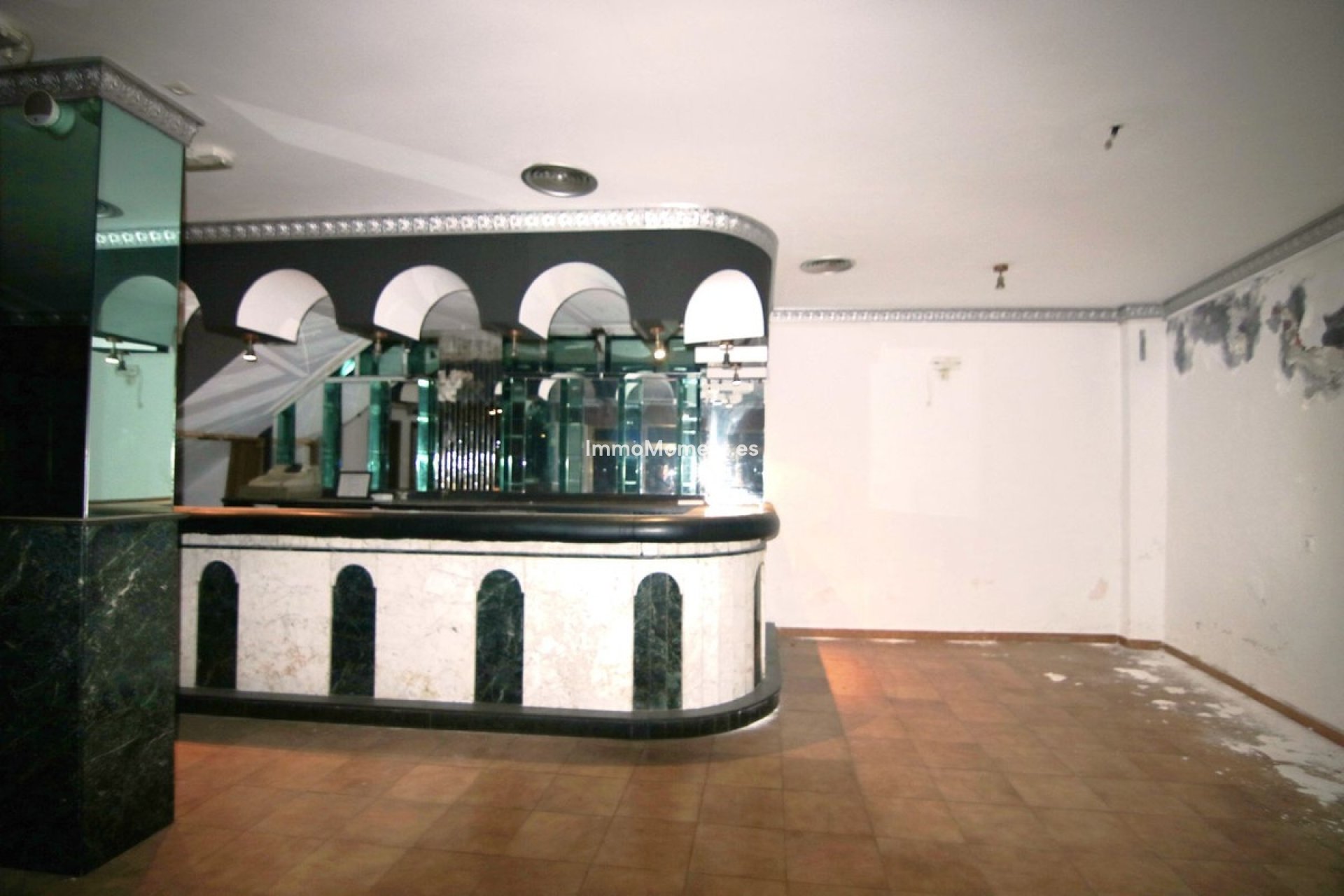 Resale - Apartment - Inland  - Guaro