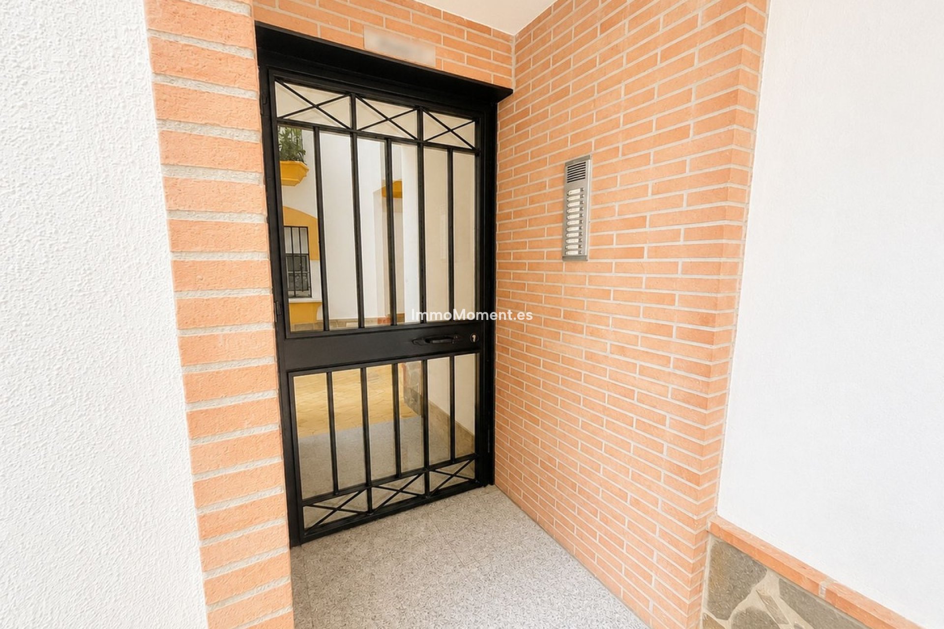 Resale - Apartment - Inland  - Guaro