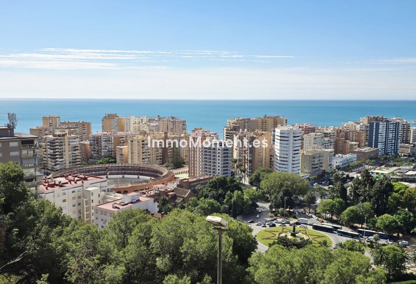 Resale - Apartment - Málaga - Málaga Centro