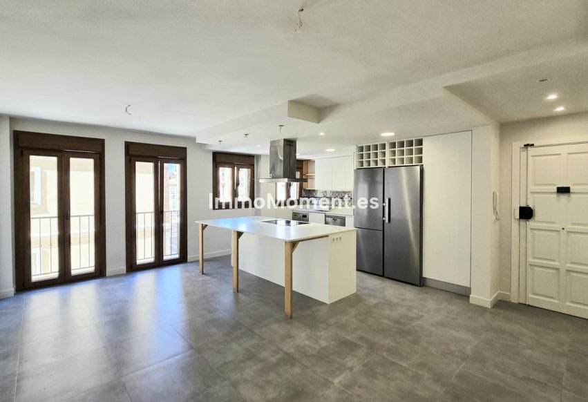 Resale - Apartment - Málaga - Málaga Centro