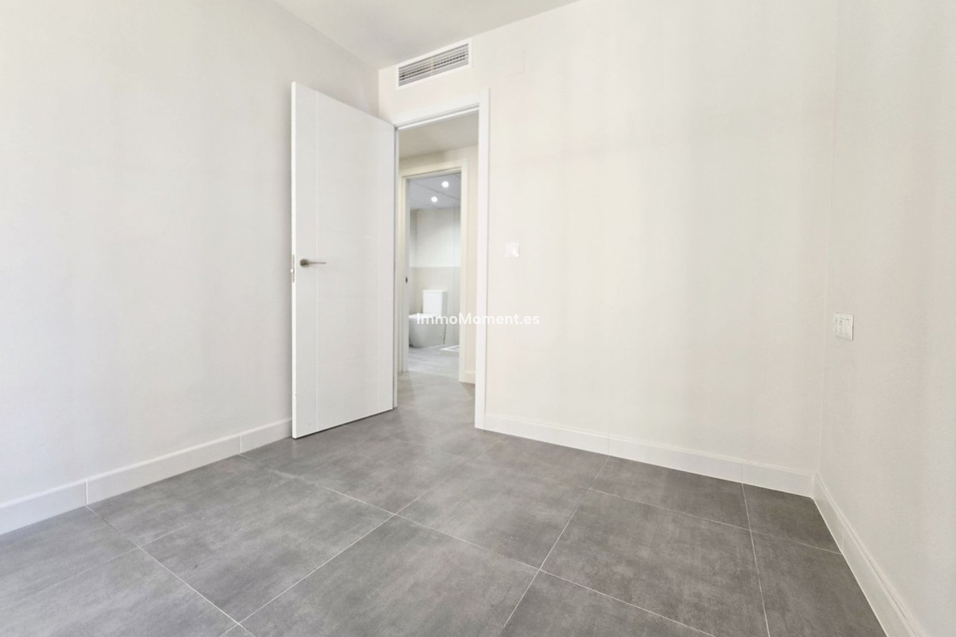 Resale - Apartment - Málaga - Málaga Centro