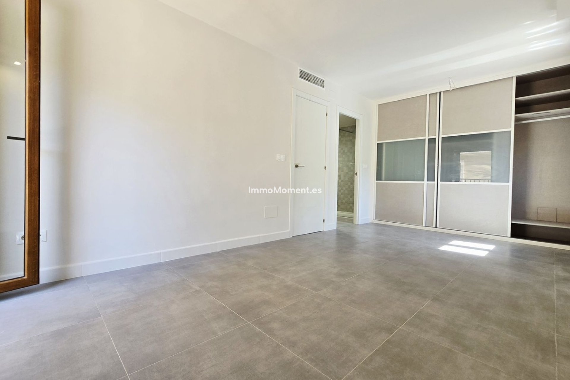 Resale - Apartment - Málaga - Málaga Centro