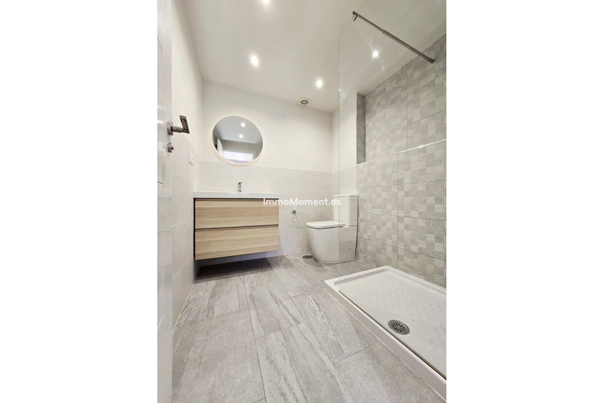 Resale - Apartment - Málaga - Málaga Centro