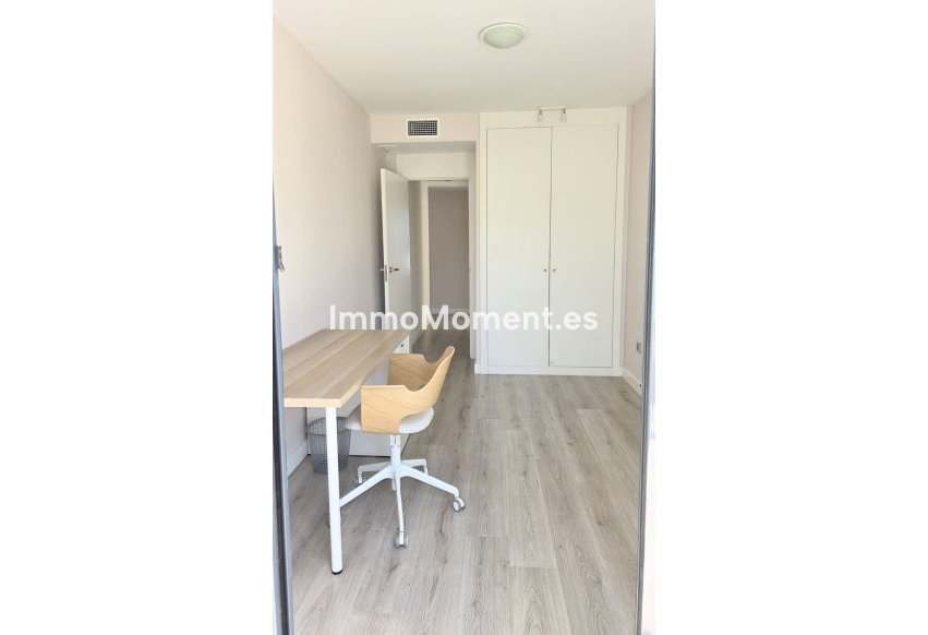 Resale - Apartment - Málaga - Málaga Centro
