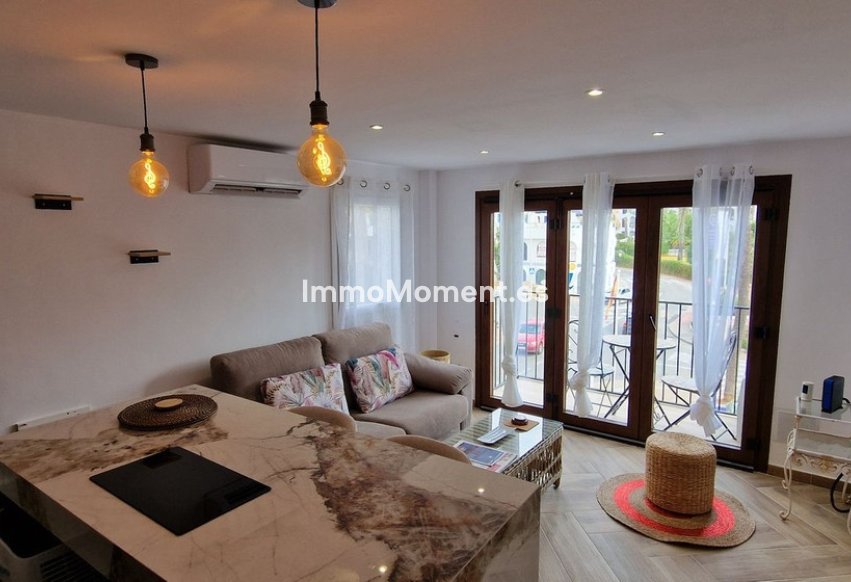 Resale - Apartment - Manilva - La Duquesa