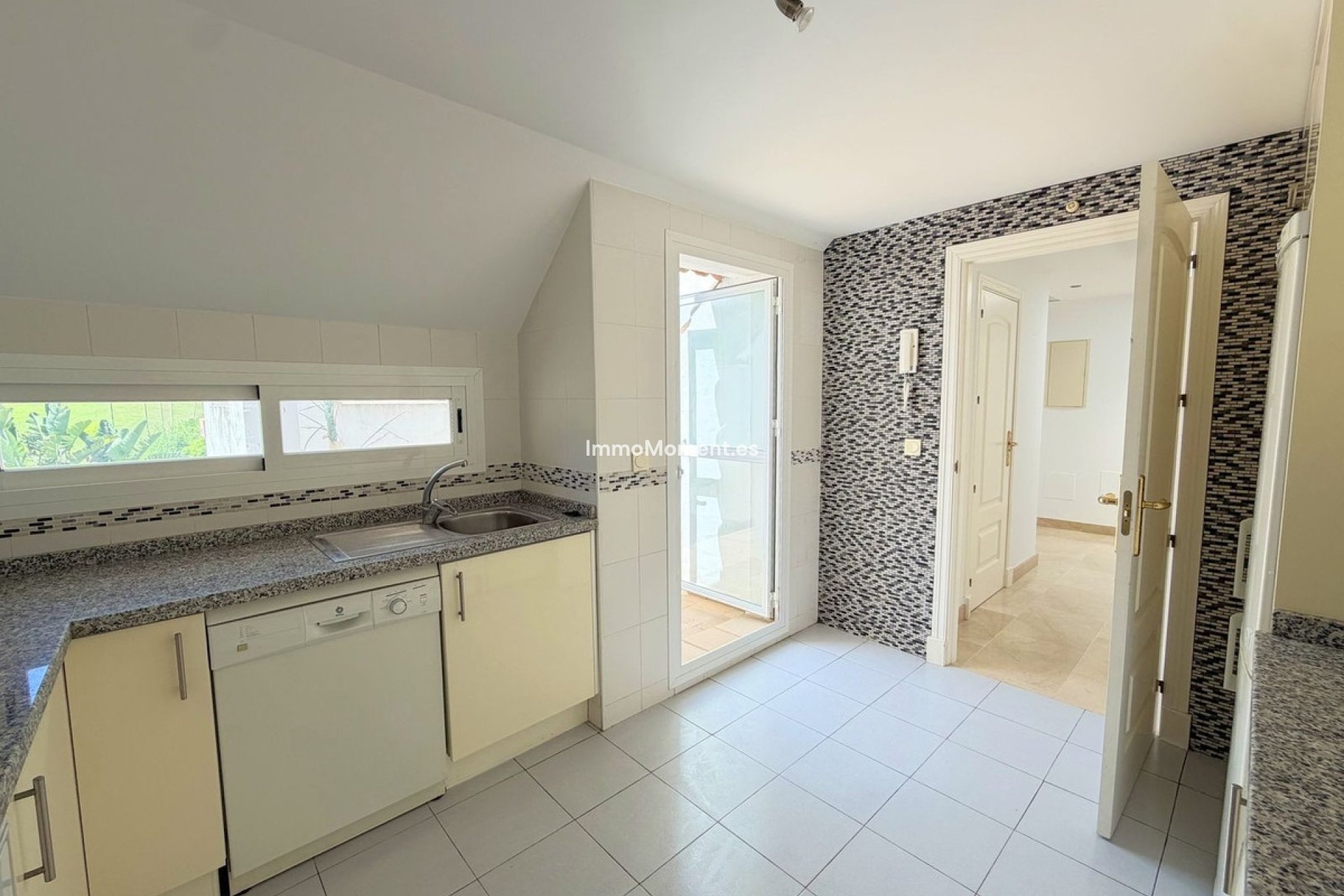 Resale - Apartment - Manilva - La Duquesa