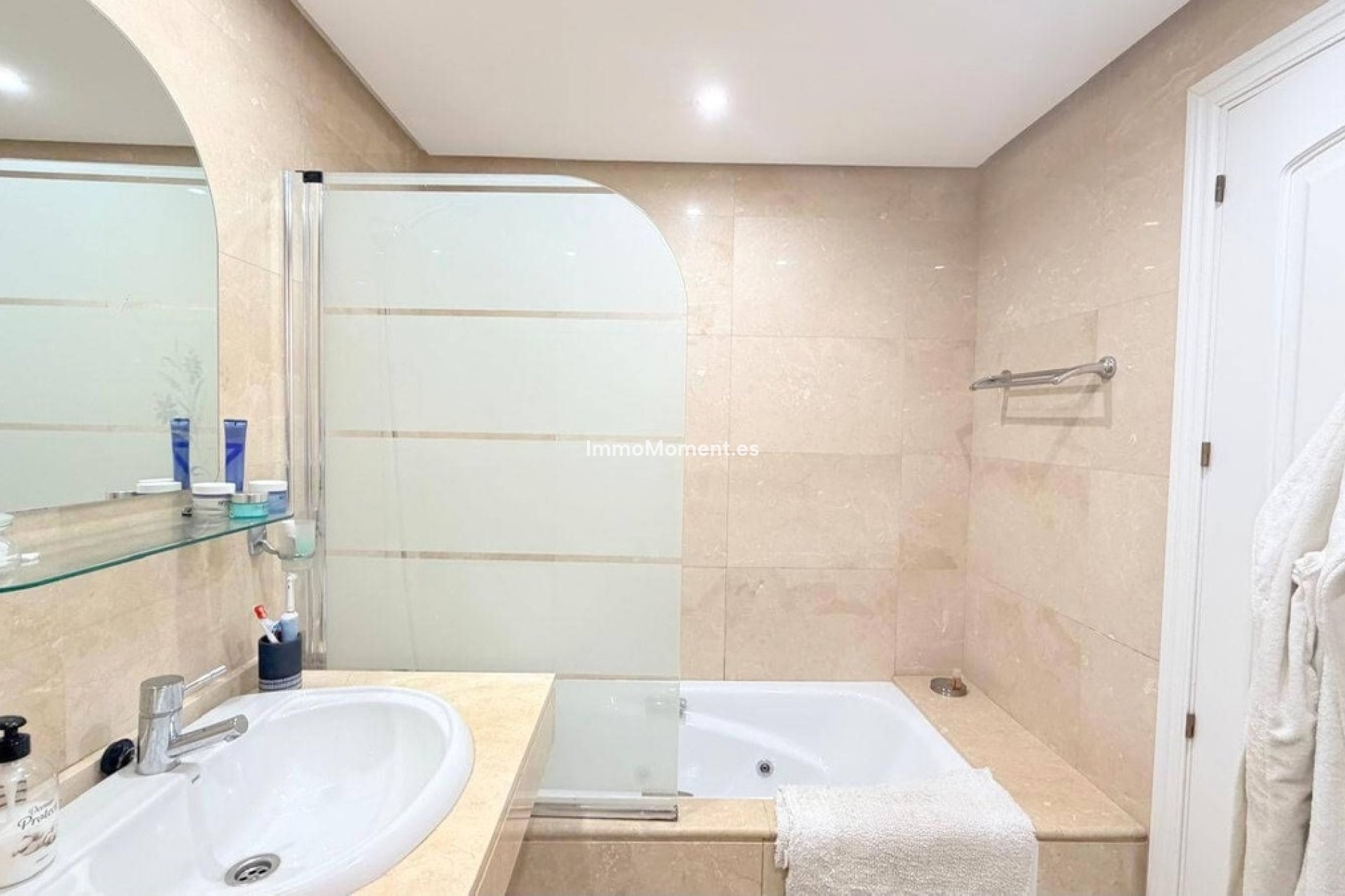 Resale - Apartment - Manilva - La Duquesa