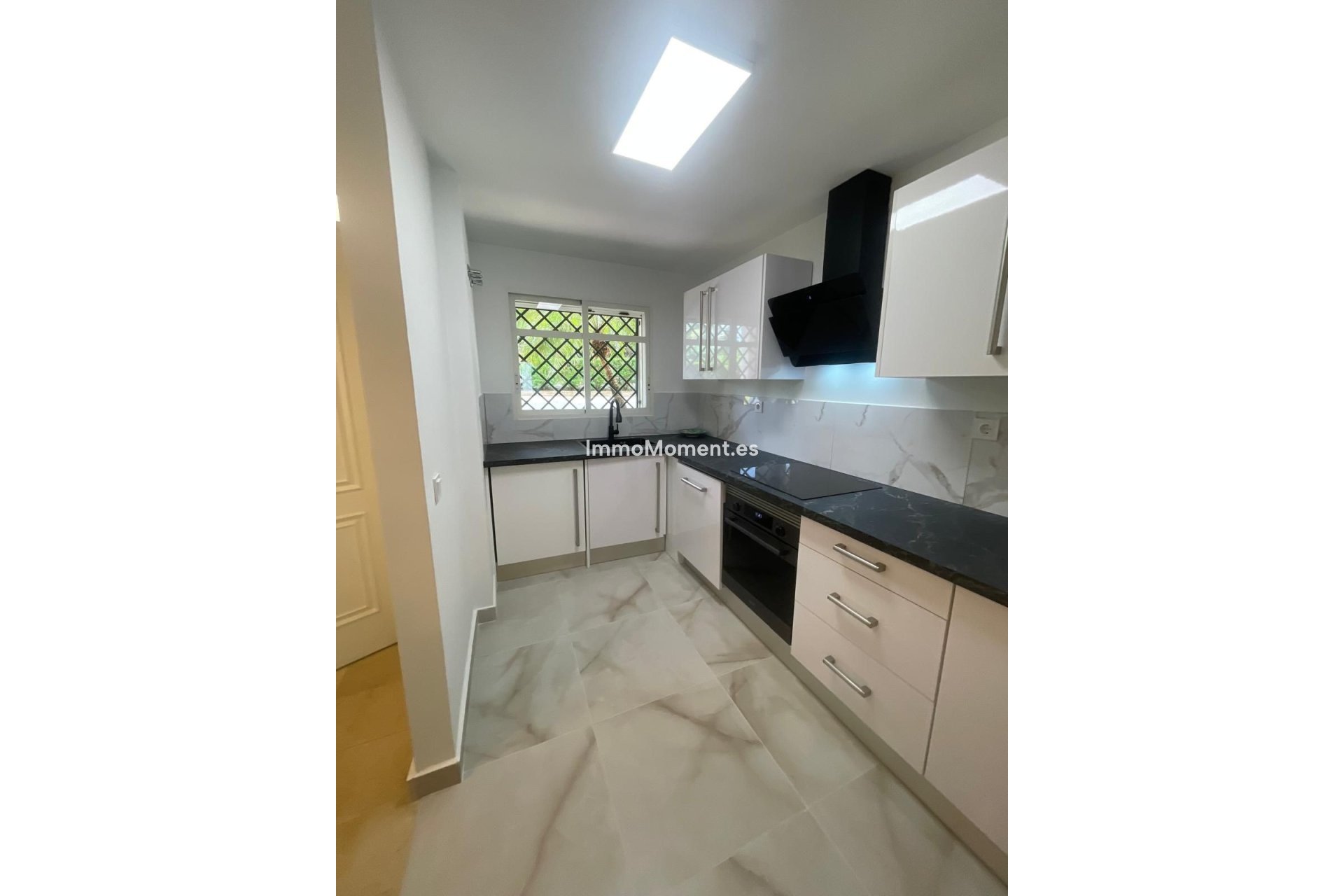 Resale - Apartment - Marbella - Aloha
