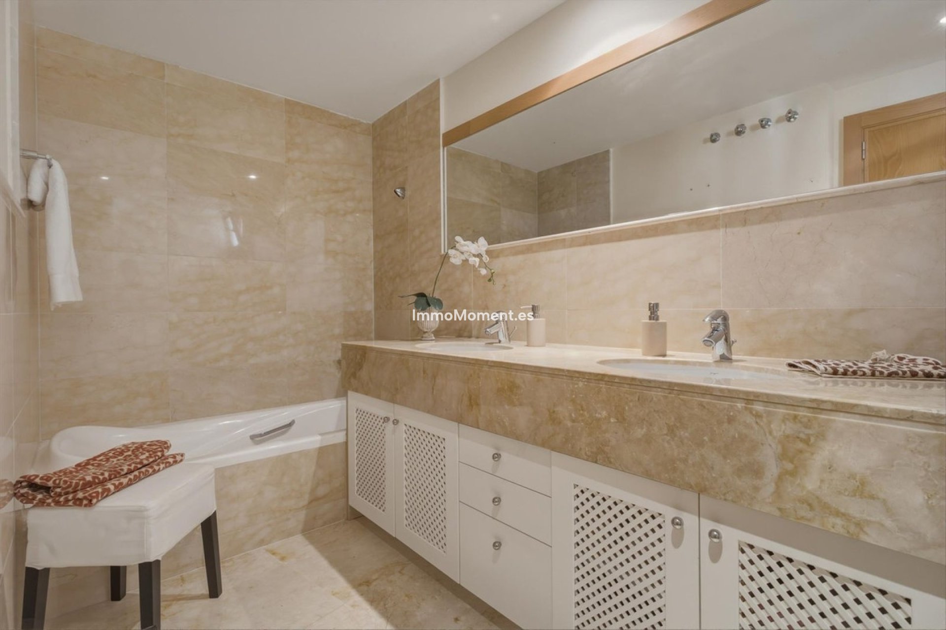 Resale - Apartment - Marbella - Altos de los Monteros