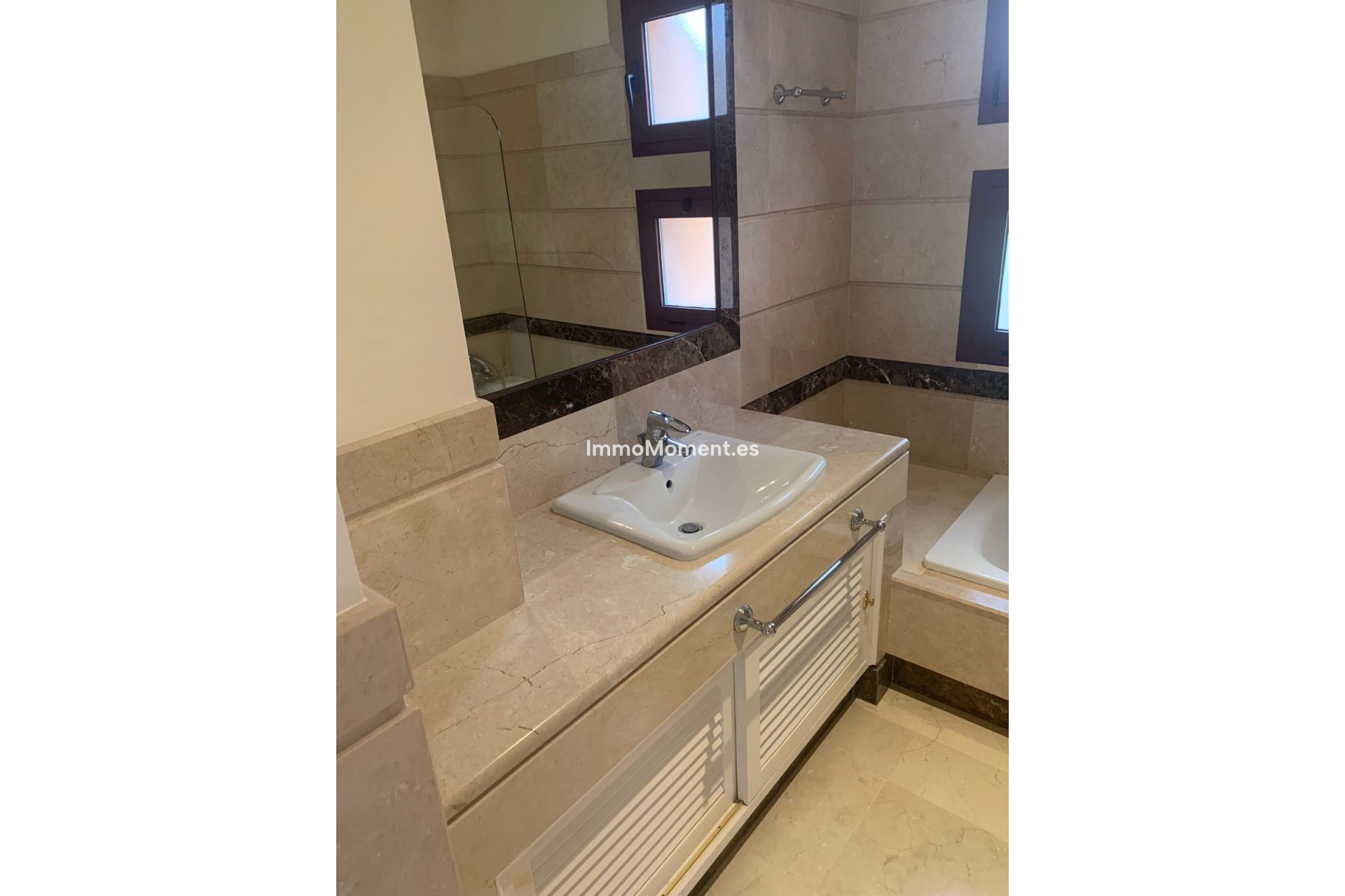 Resale - Apartment - Marbella - Bahía de Marbella