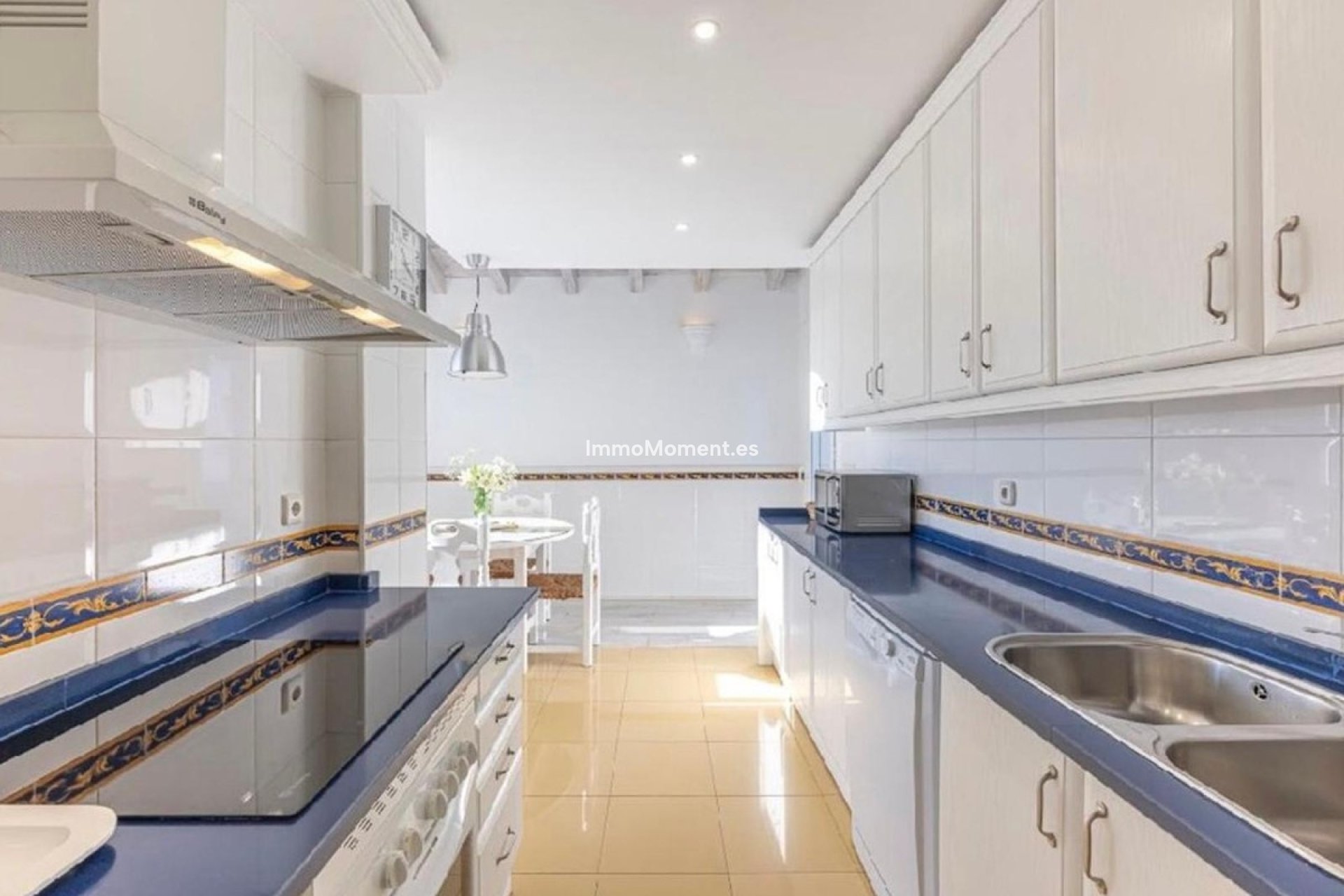 Resale - Apartment - Marbella - Bahía de Marbella