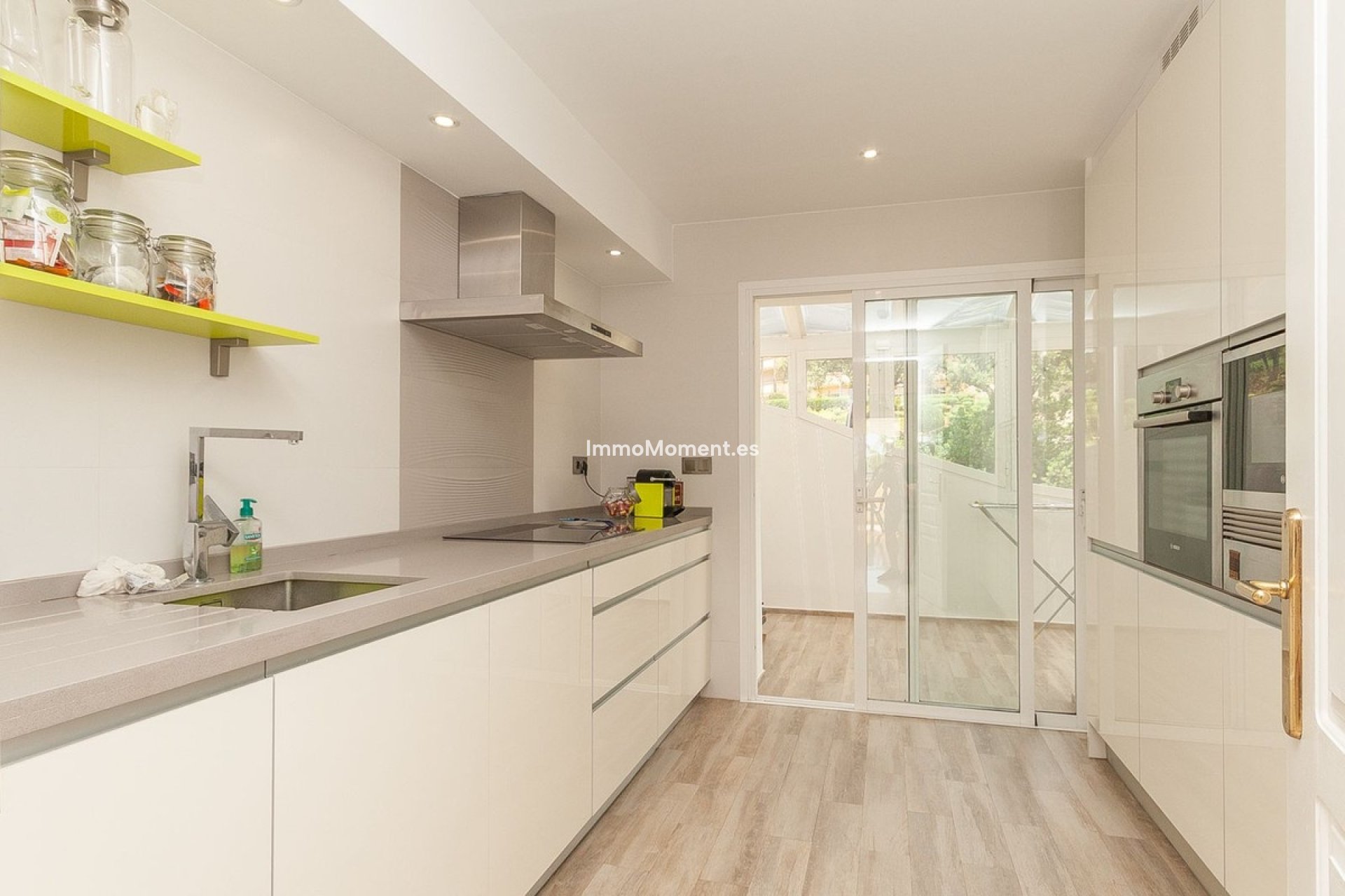 Resale - Apartment - Marbella - Elviria