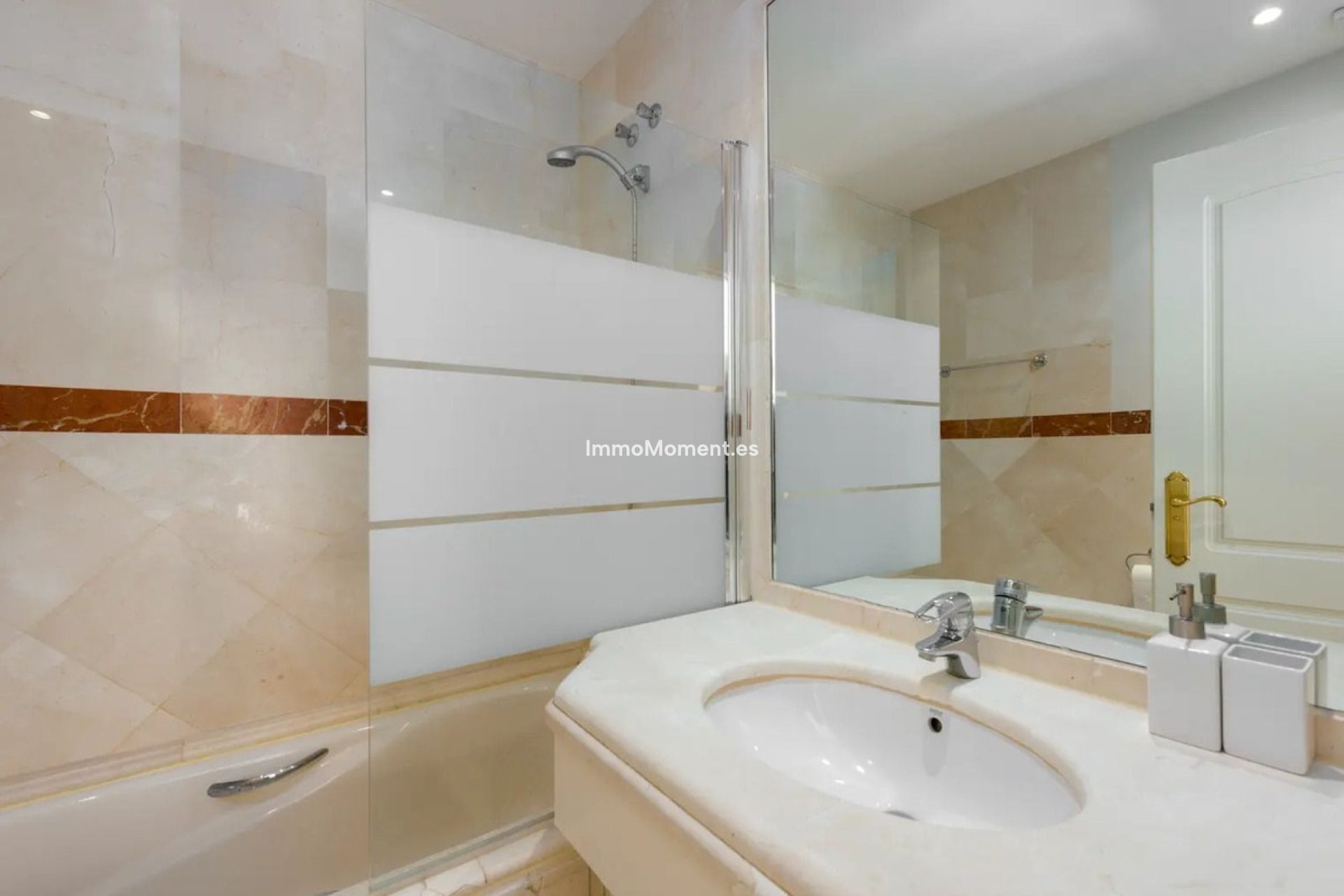Resale - Apartment - Marbella - Elviria