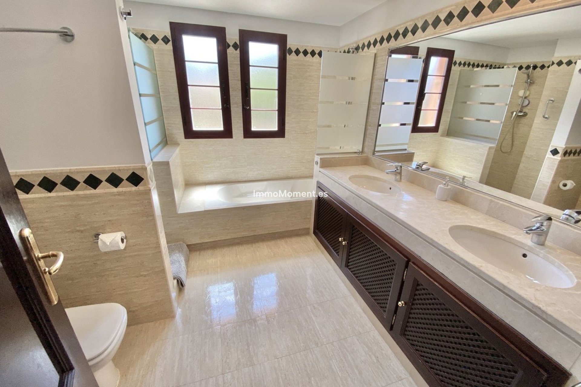 Resale - Apartment - Marbella - Elviria