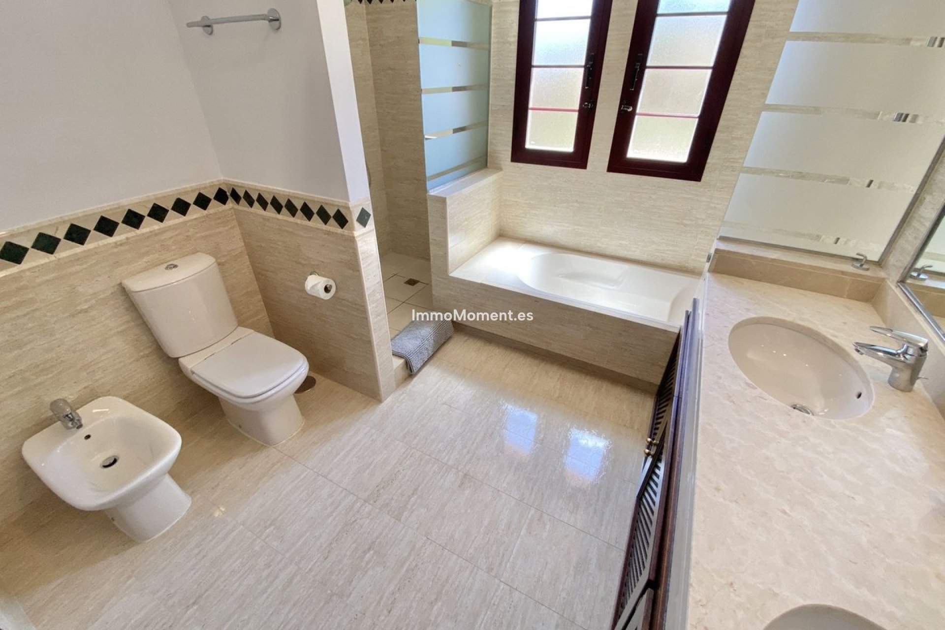 Resale - Apartment - Marbella - Elviria
