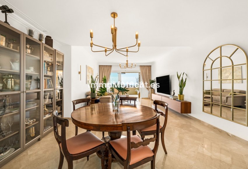 Resale - Apartment - Marbella - Elviria