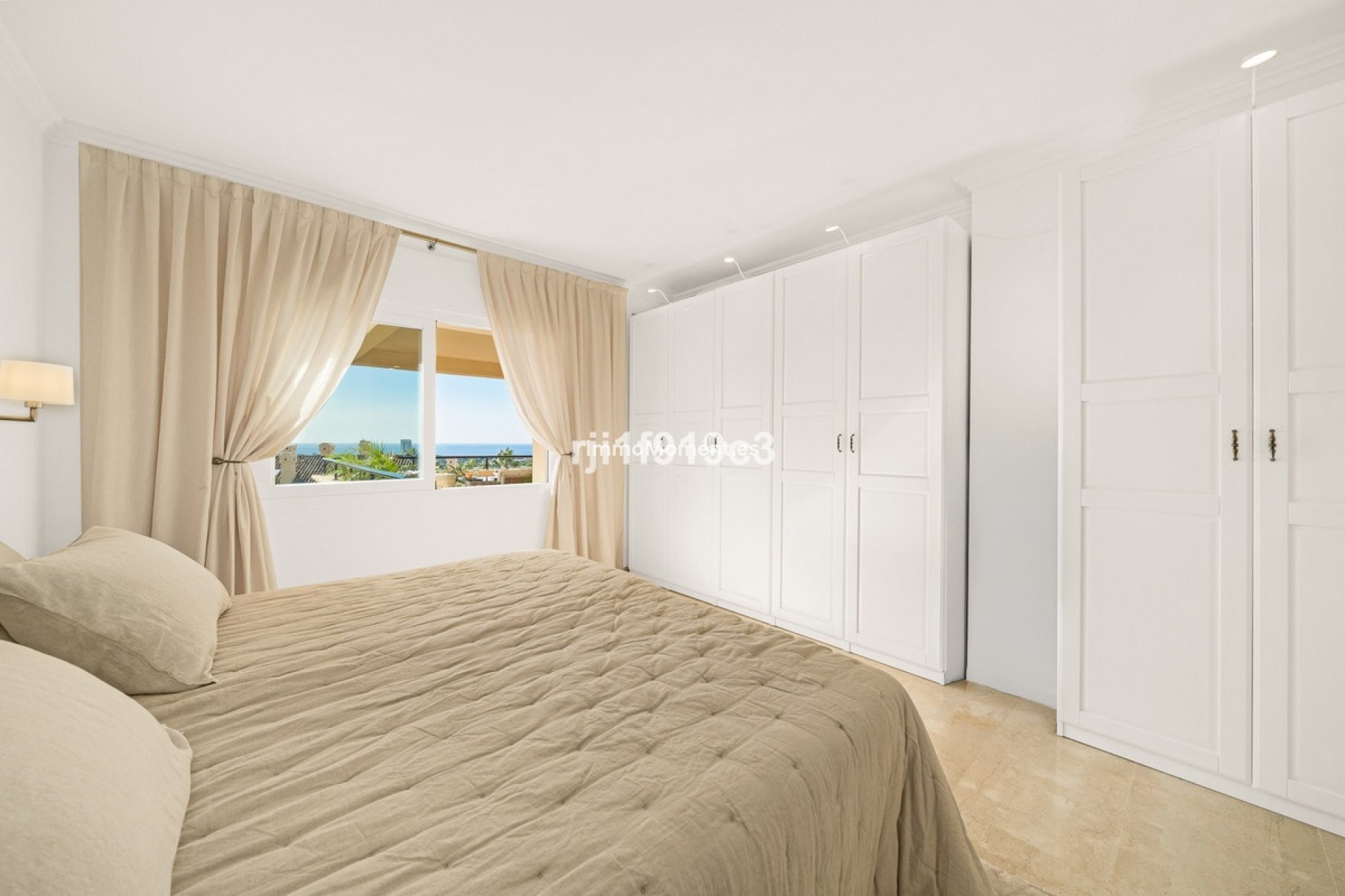 Resale - Apartment - Marbella - Elviria