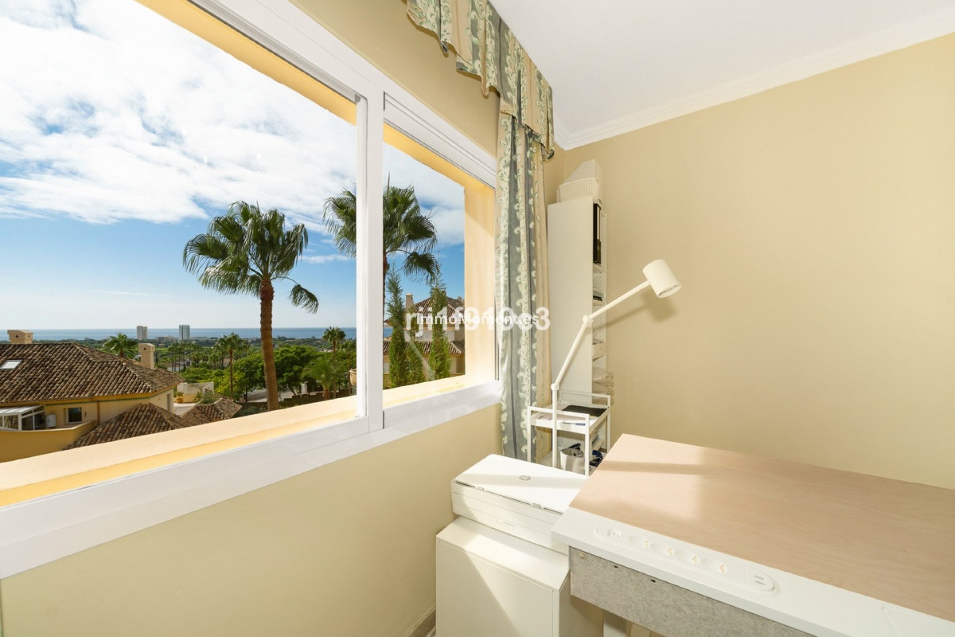 Resale - Apartment - Marbella - Elviria