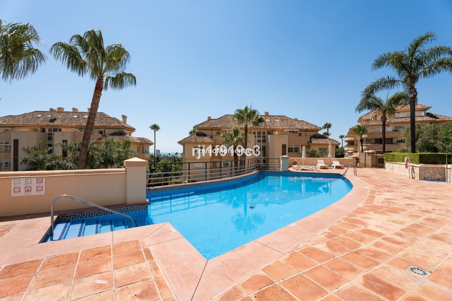 Resale - Apartment - Marbella - Elviria