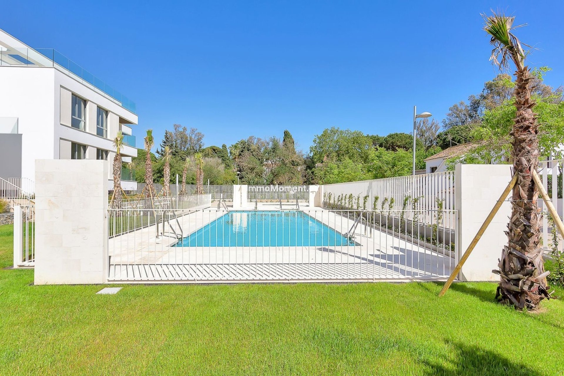 Resale - Apartment - Marbella - Elviria